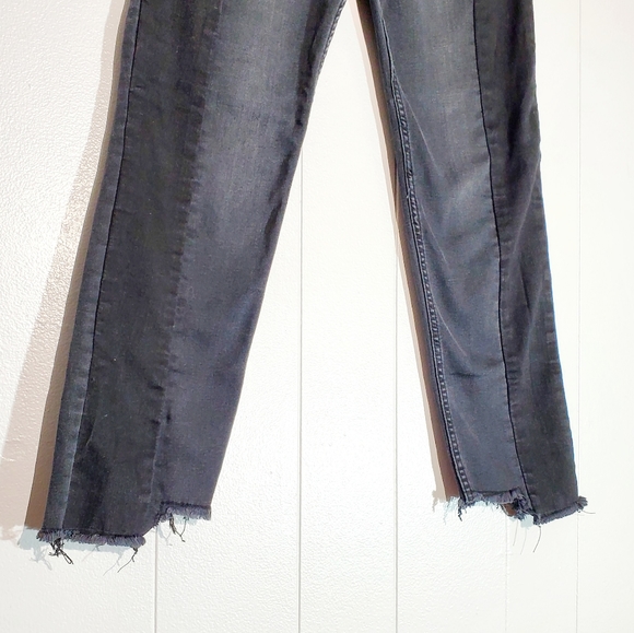 4/$20 Redial O-Ring Stretchy Raw Hem Black and Gray Cropped Jeans - Picture 3 of 7